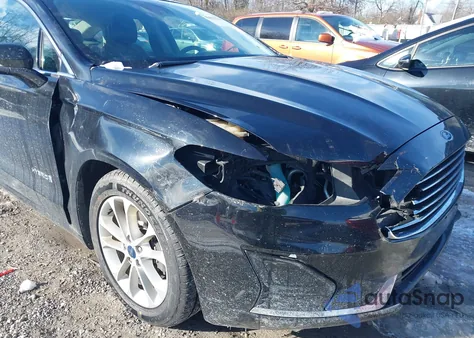 2019 Ford Fusion Hybrid Sel z USA, uszkodzony, nr VIN 3FA6P0MU5KR141397